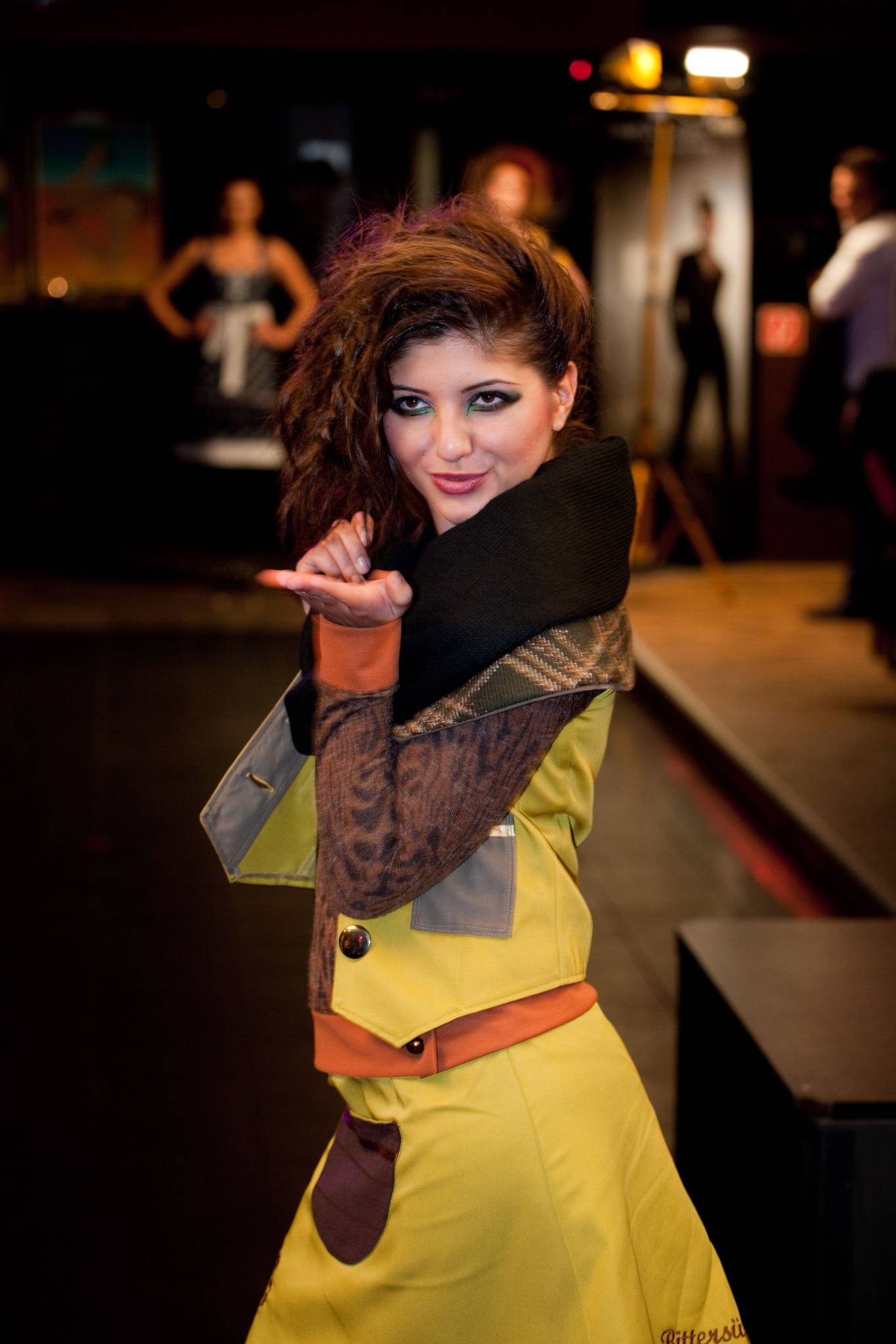 Model auf Fashion Show, Handkuss